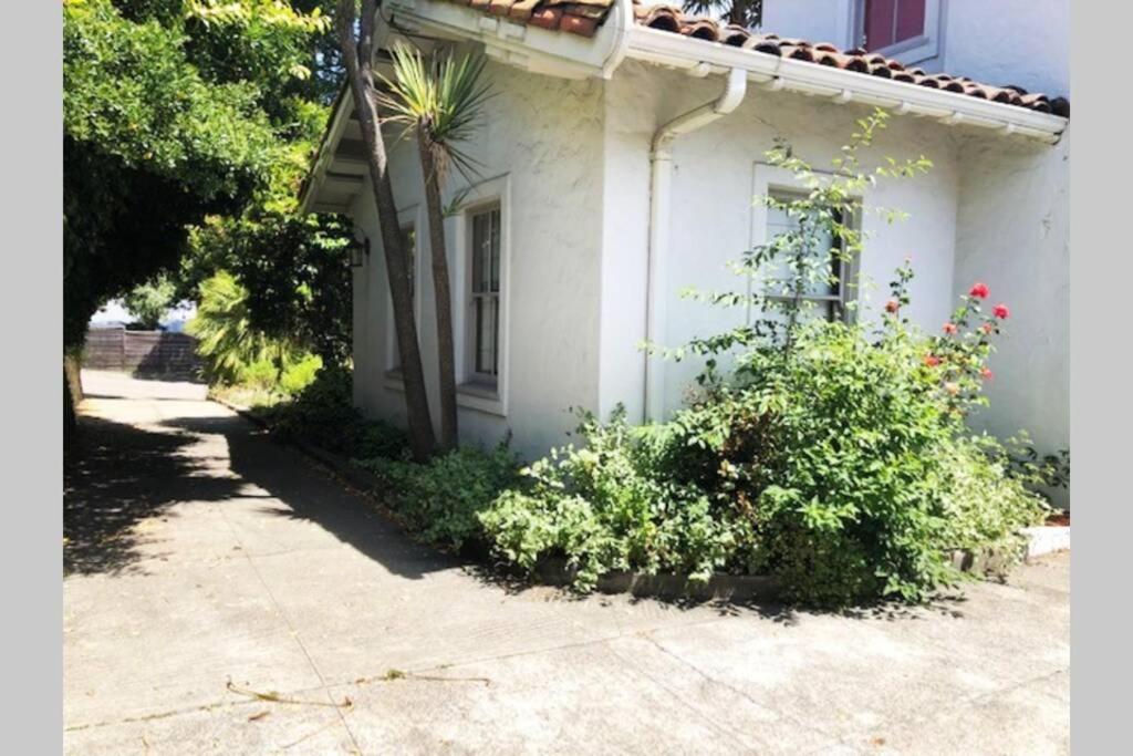 Elegant Spacious Private Studio ~ Upscale バークレー エクステリア 写真